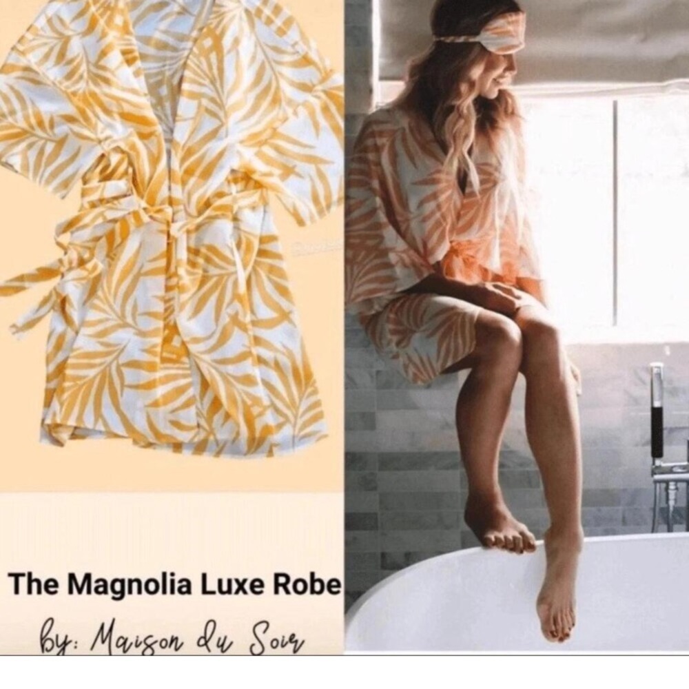 Maison Du Soir Magnolia Luxe Yellow and White Palm Print Robe/Kimono -‎ xs/s